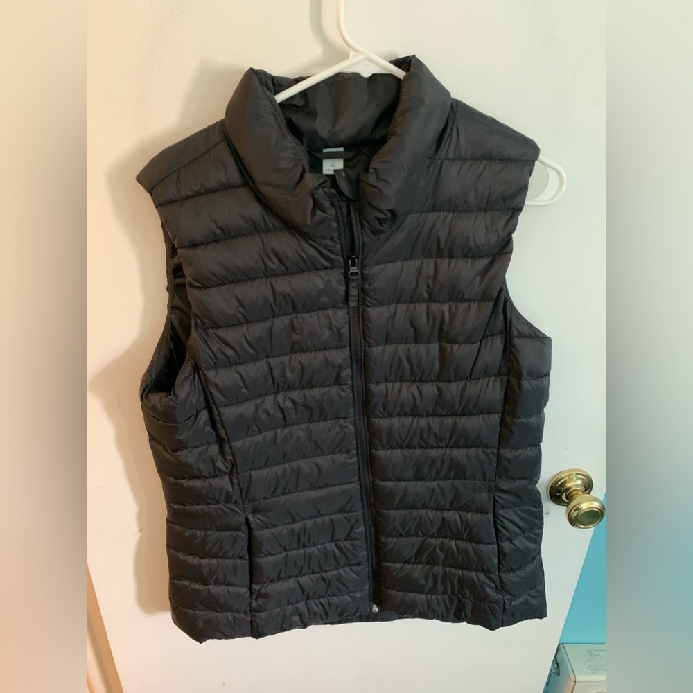 NWOT Old Navy Puffer Vest Large (Tall).